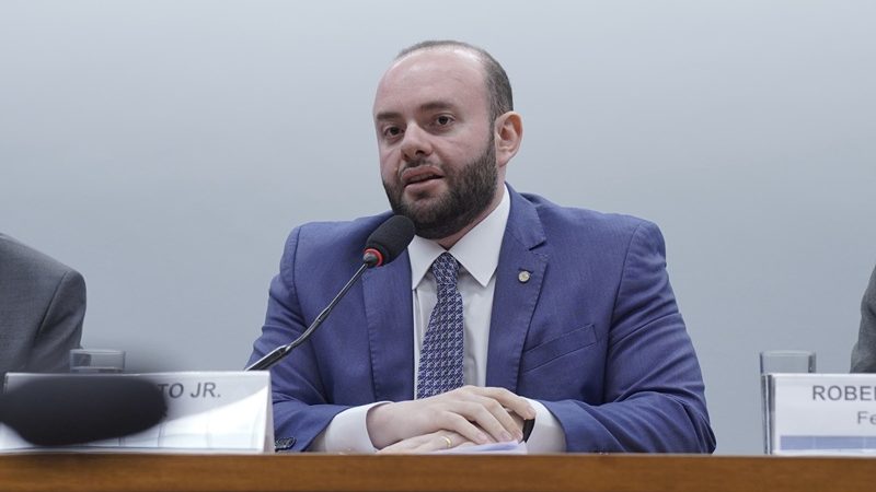 Fausto Jr. é coautor de PEC aprovada na CCJ que reduz o valor IPVA